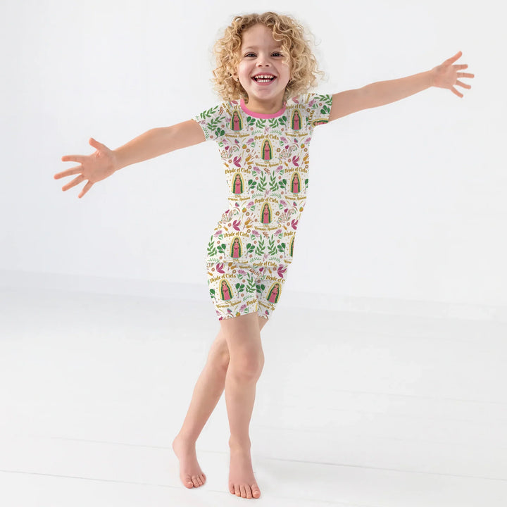 Template Zweiteiliges Pyjama-Set mit kurzen Ärmeln und Shorts