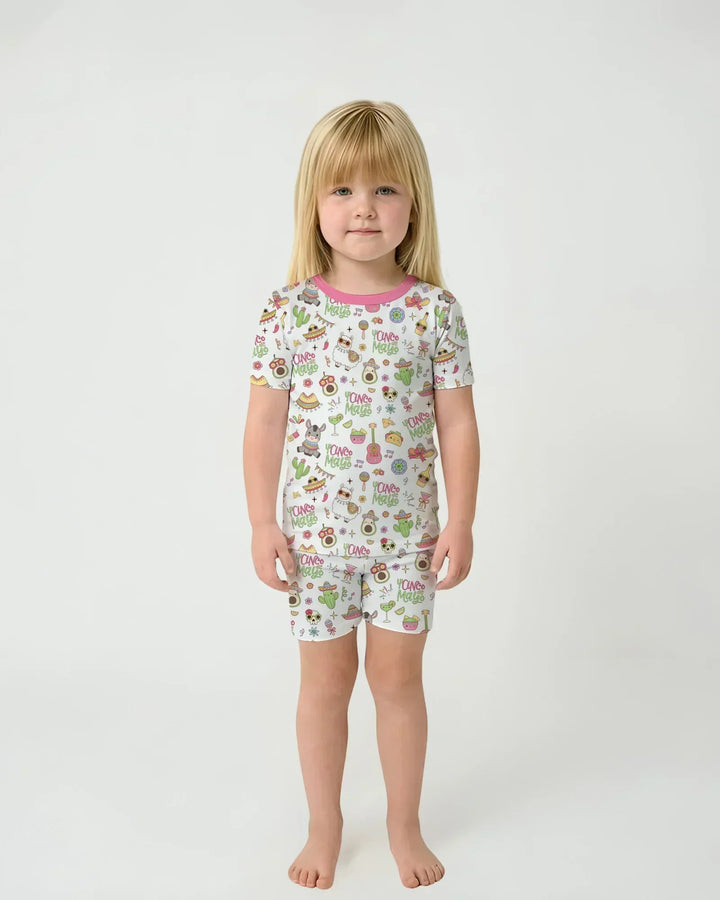 Template Zweiteiliges Pyjama-Set mit kurzen Ärmeln und Shorts