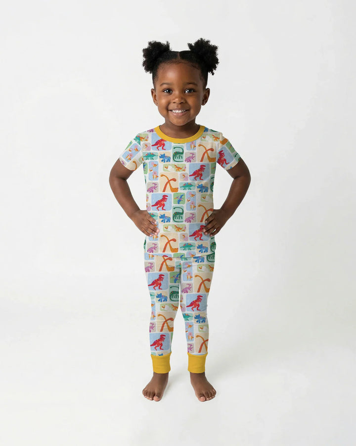 Conjunto de pijama de dos piezas de bambú de manga corta a juego familiar de Dino Arcoíris