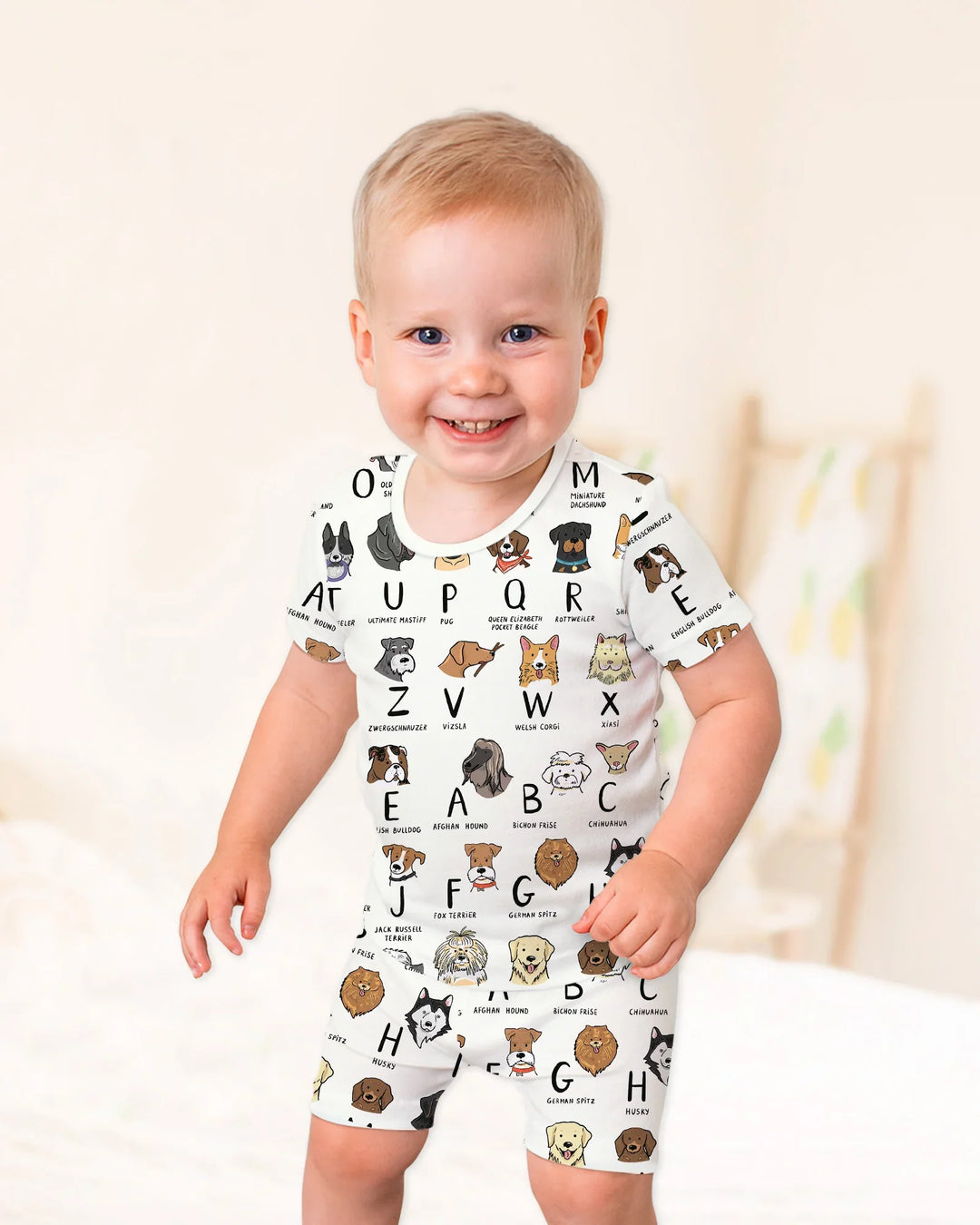 Template Zweiteiliges Pyjama-Set mit kurzen Ärmeln und Shorts