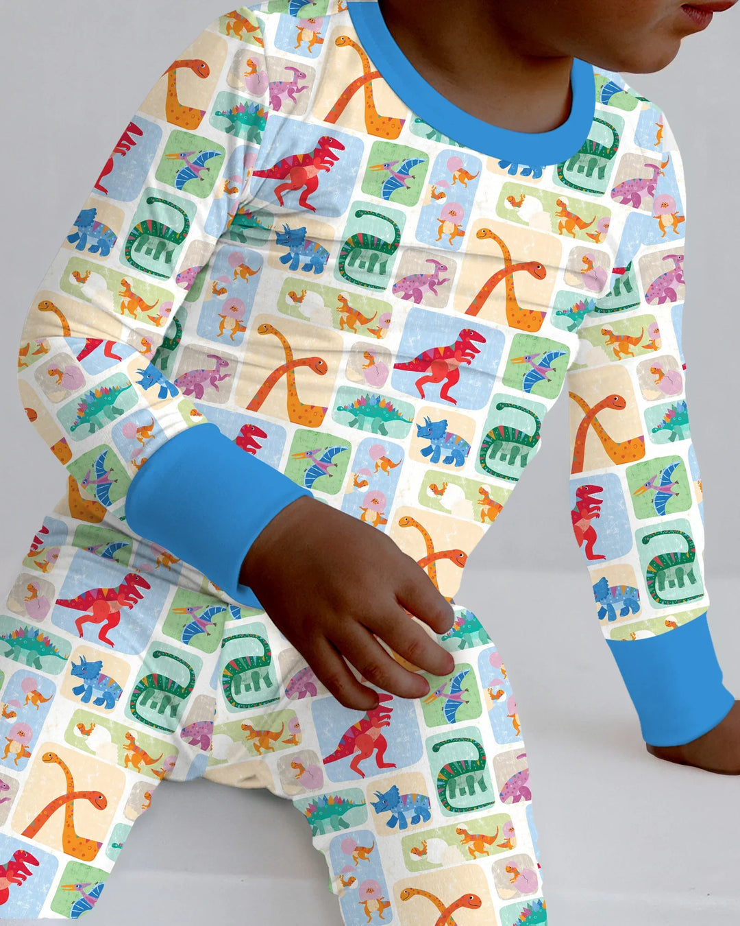 Pijama de dos piezas de bambú de manga larga Rainbow Dino Friends a juego para toda la familia