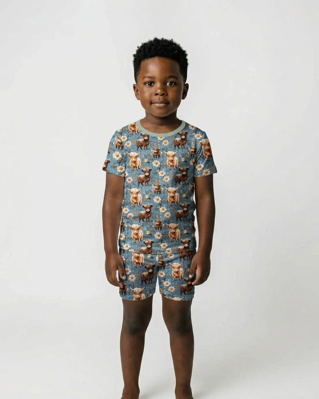 Majestuoso conjunto de pijama de dos piezas de bambú con manga corta y shorts a juego para la familia de vacas Highland