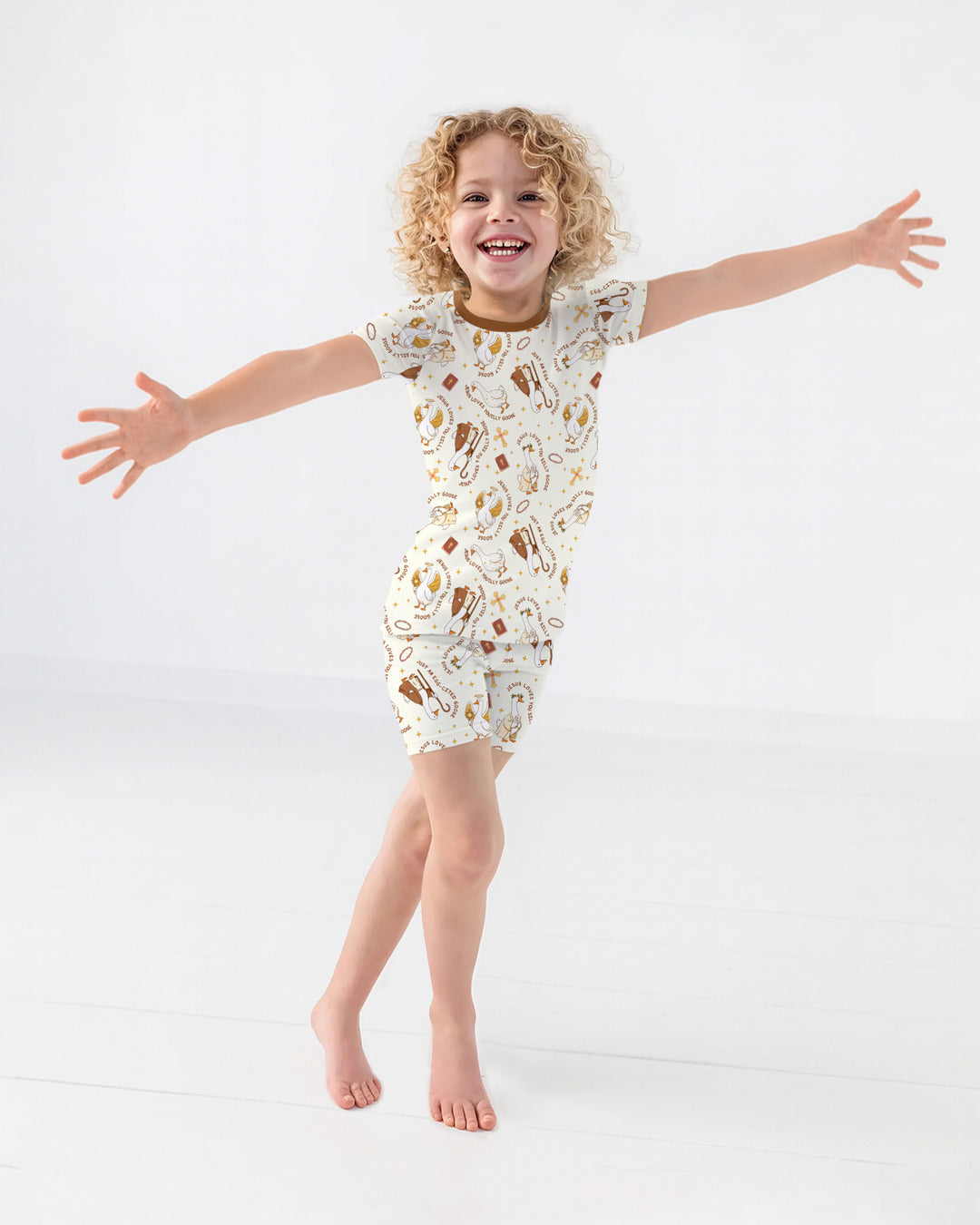 Template Zweiteiliges Pyjama-Set mit kurzen Ärmeln und Shorts