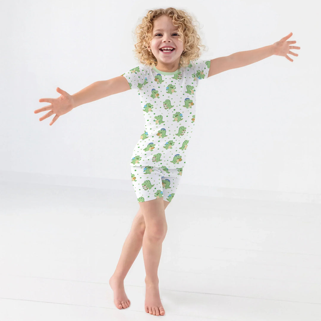 Template Zweiteiliges Pyjama-Set mit kurzen Ärmeln und Shorts