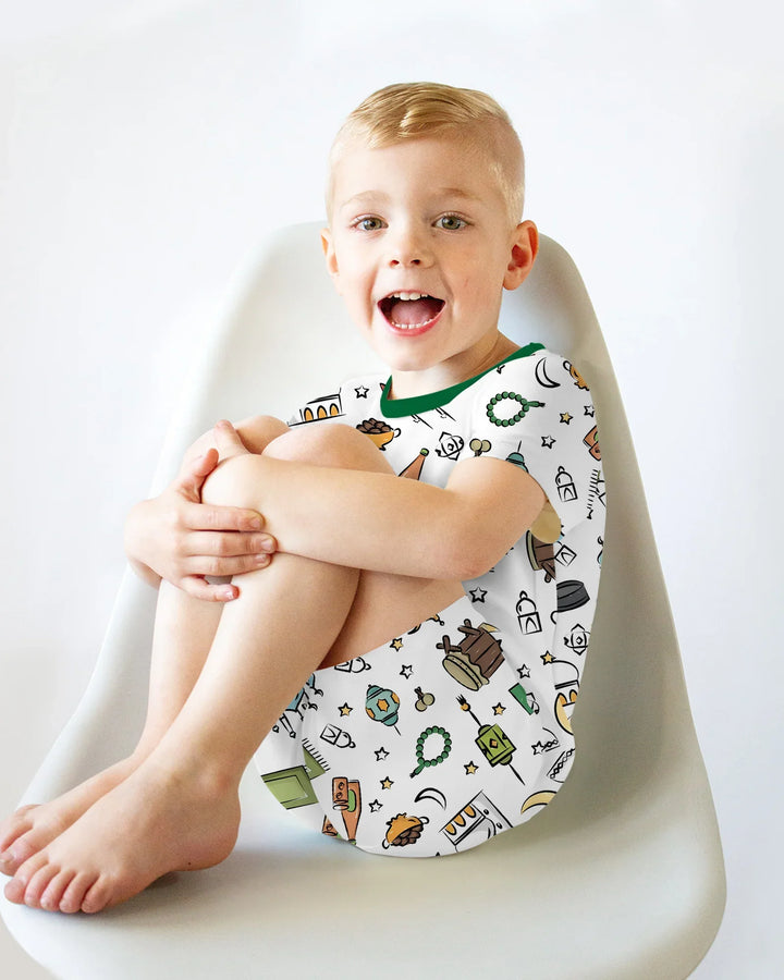 Template Zweiteiliges Pyjama-Set mit kurzen Ärmeln und Shorts