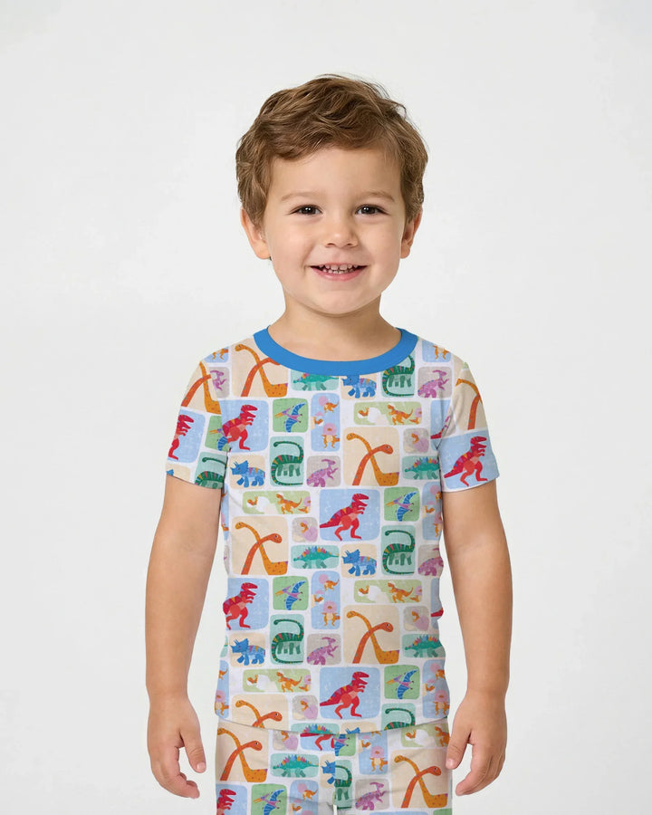 Conjunto de pijama de dos piezas de bambú de manga corta a juego familiar de Dino Arcoíris