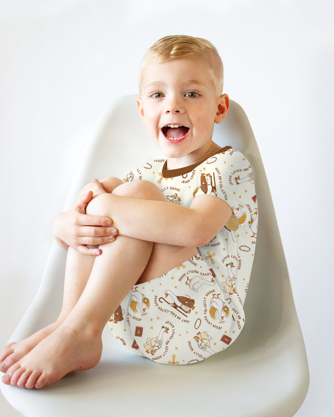 Template Zweiteiliges Pyjama-Set mit kurzen Ärmeln und Shorts