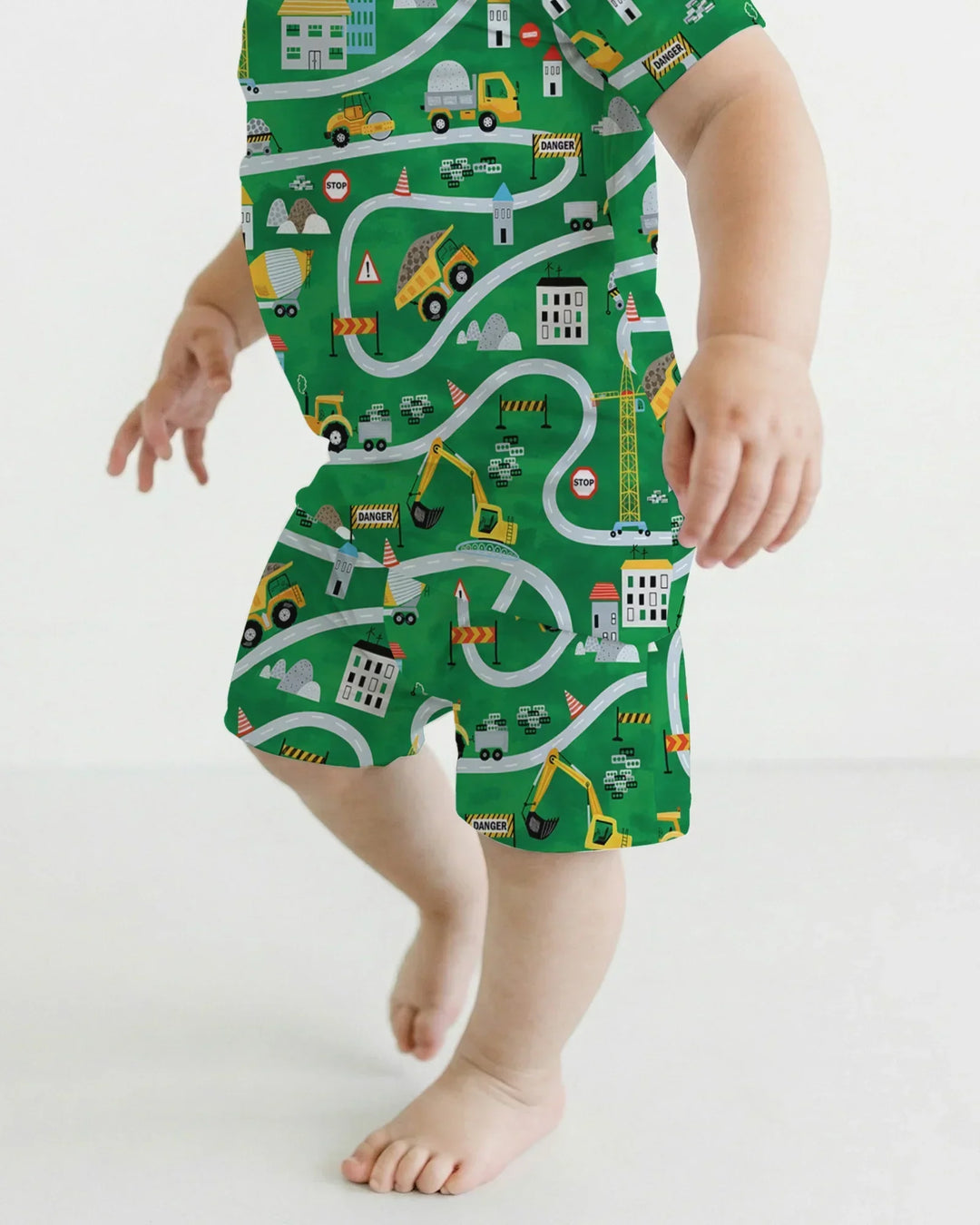Template Zweiteiliges Pyjama-Set mit kurzen Ärmeln und Shorts