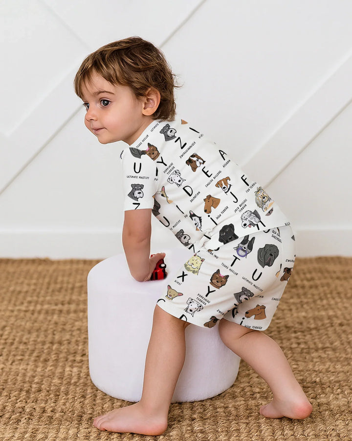 Template Zweiteiliges Pyjama-Set mit kurzen Ärmeln und Shorts