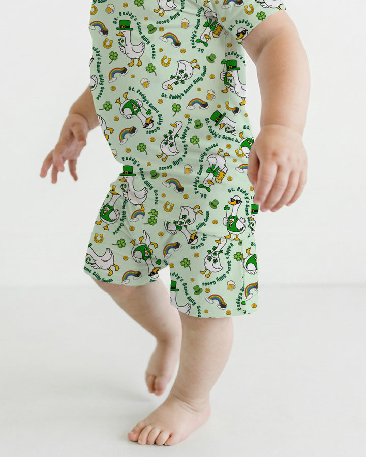 Template Zweiteiliges Pyjama-Set mit kurzen Ärmeln und Shorts