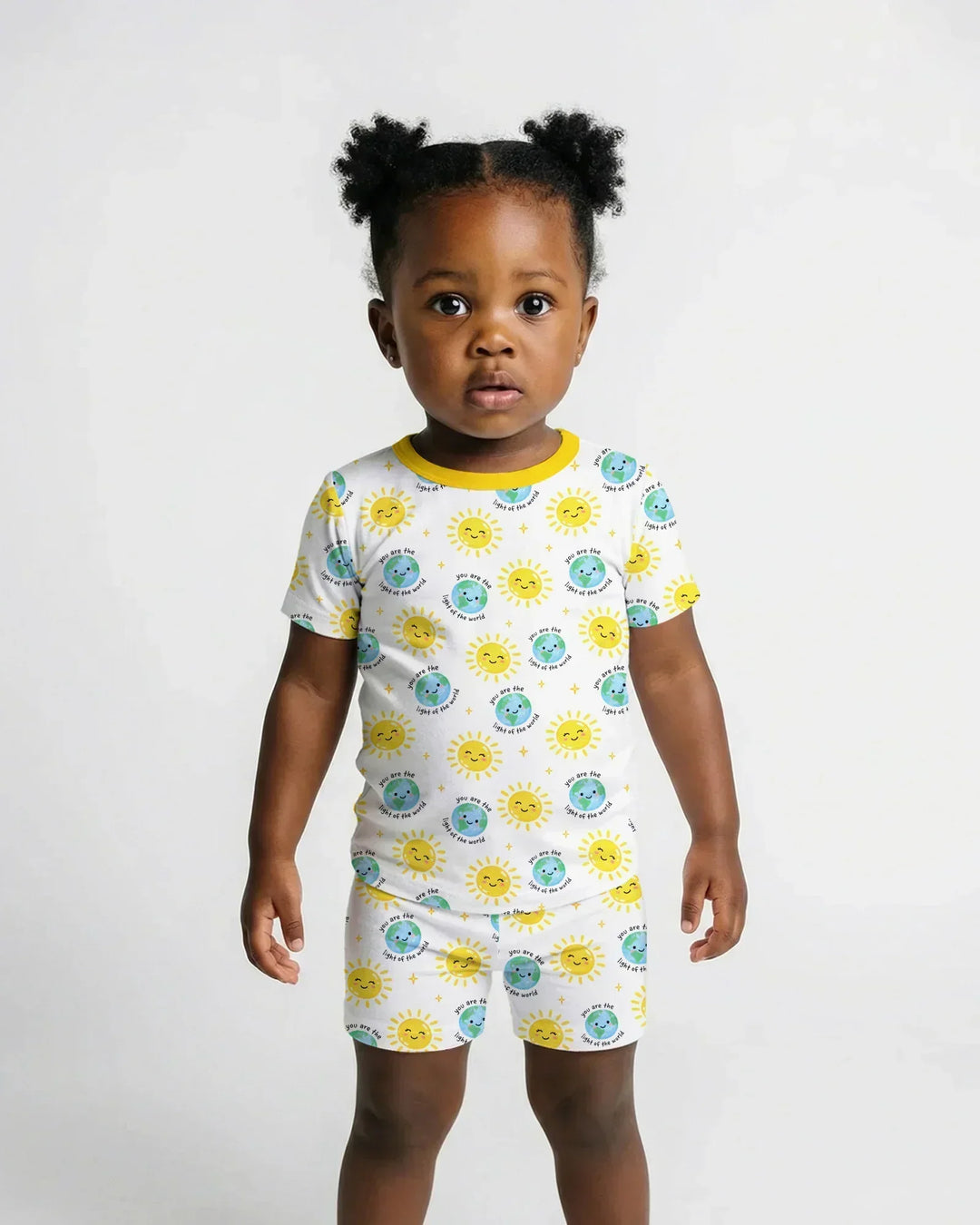 Mateo 5:14 Pijama de dos piezas de manga corta con pantalón corto y estampado "Luz del Mundo"
