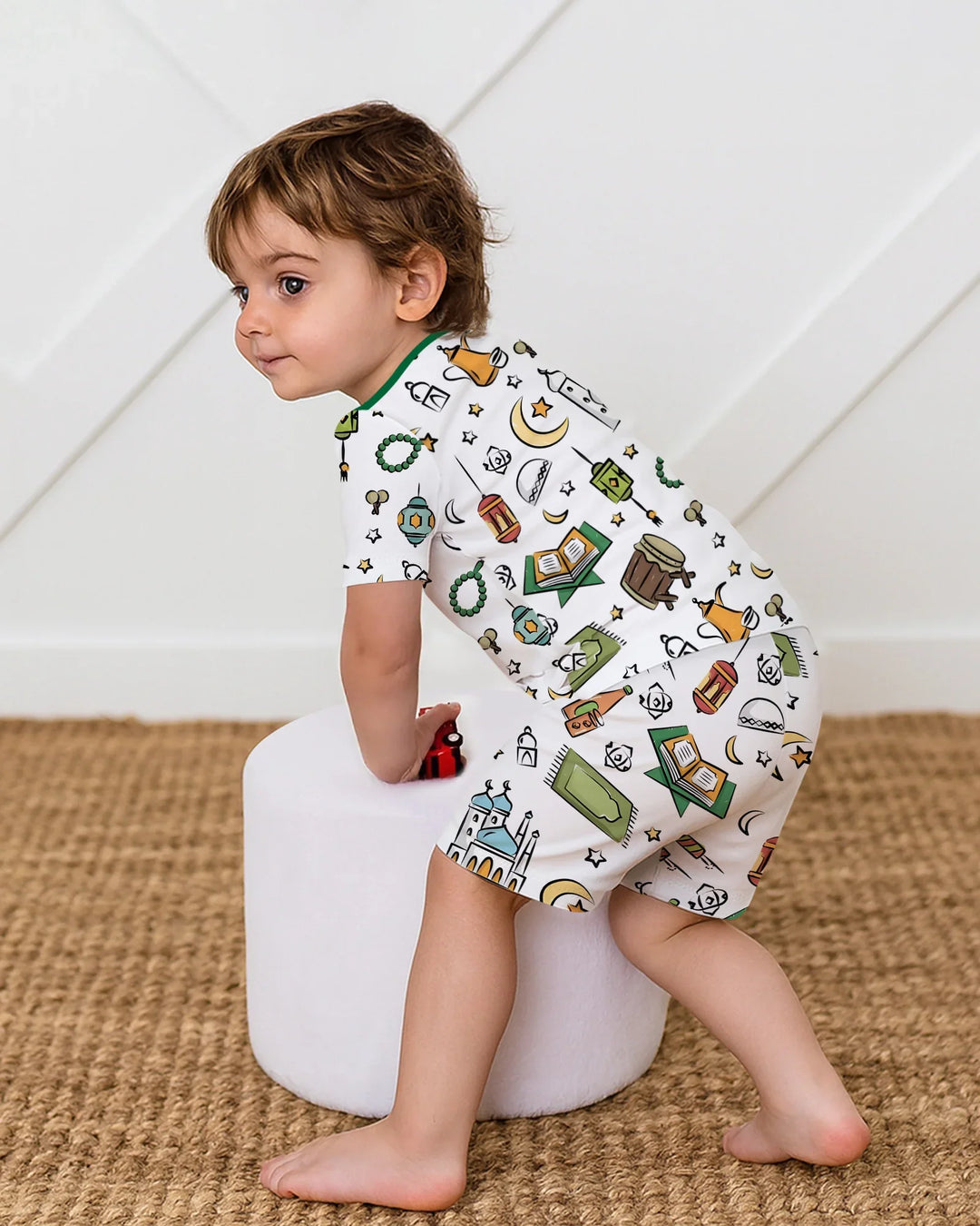 Template Zweiteiliges Pyjama-Set mit kurzen Ärmeln und Shorts