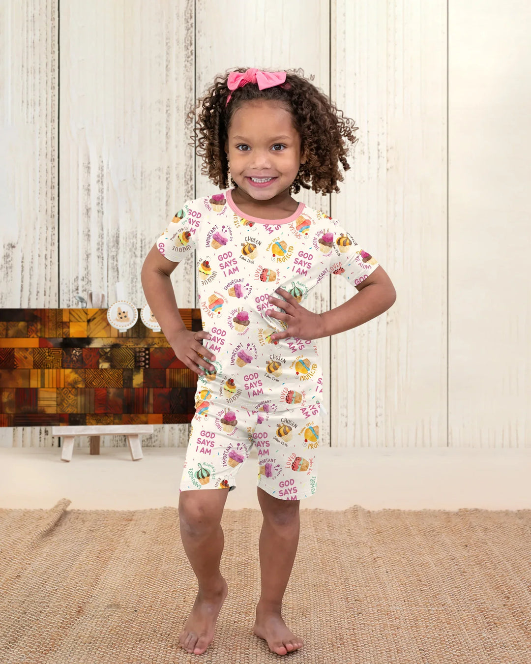 Template Zweiteiliges Pyjama-Set mit kurzen Ärmeln und Shorts