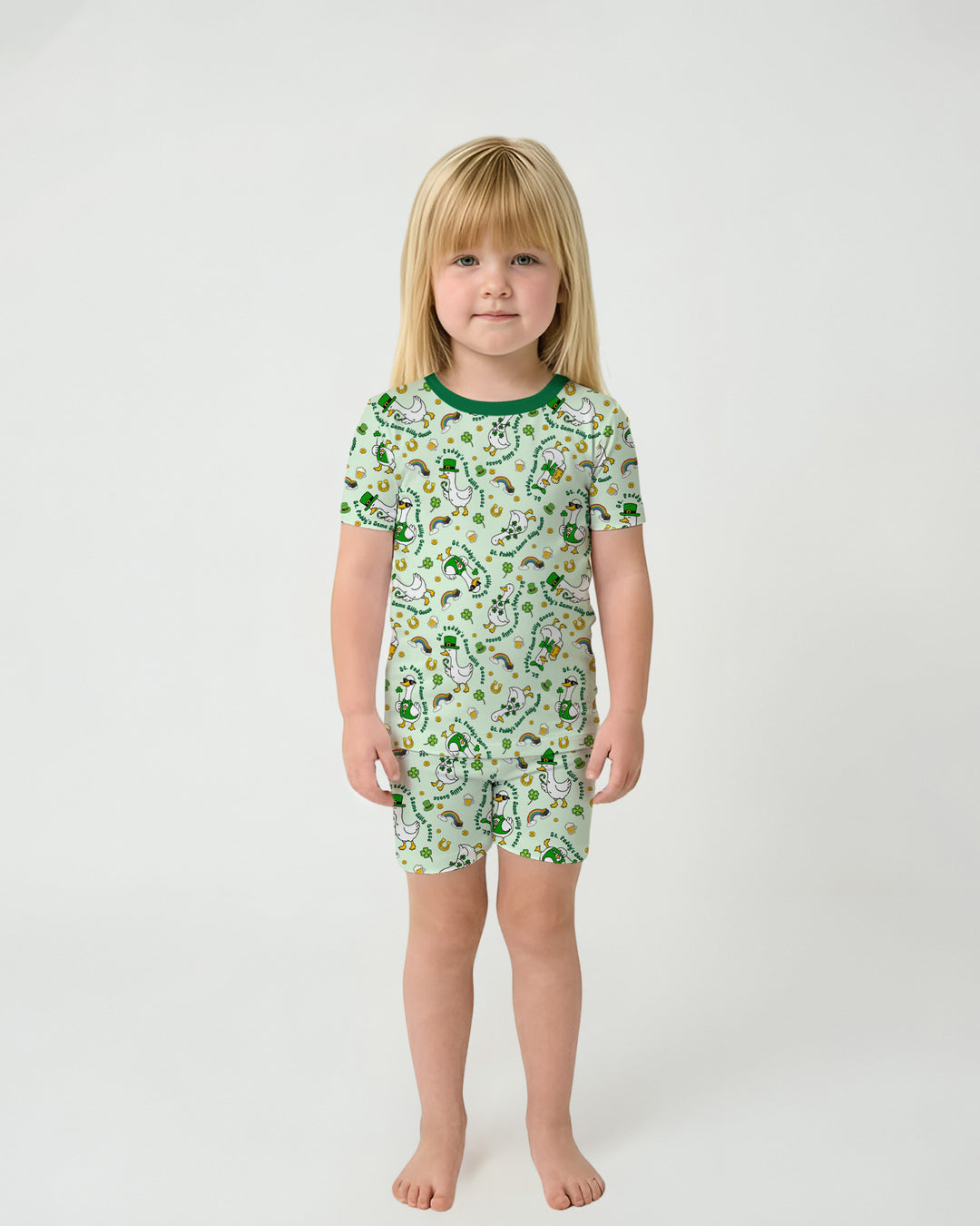 Template Zweiteiliges Pyjama-Set mit kurzen Ärmeln und Shorts