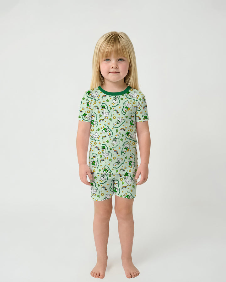 Template Zweiteiliges Pyjama-Set mit kurzen Ärmeln und Shorts