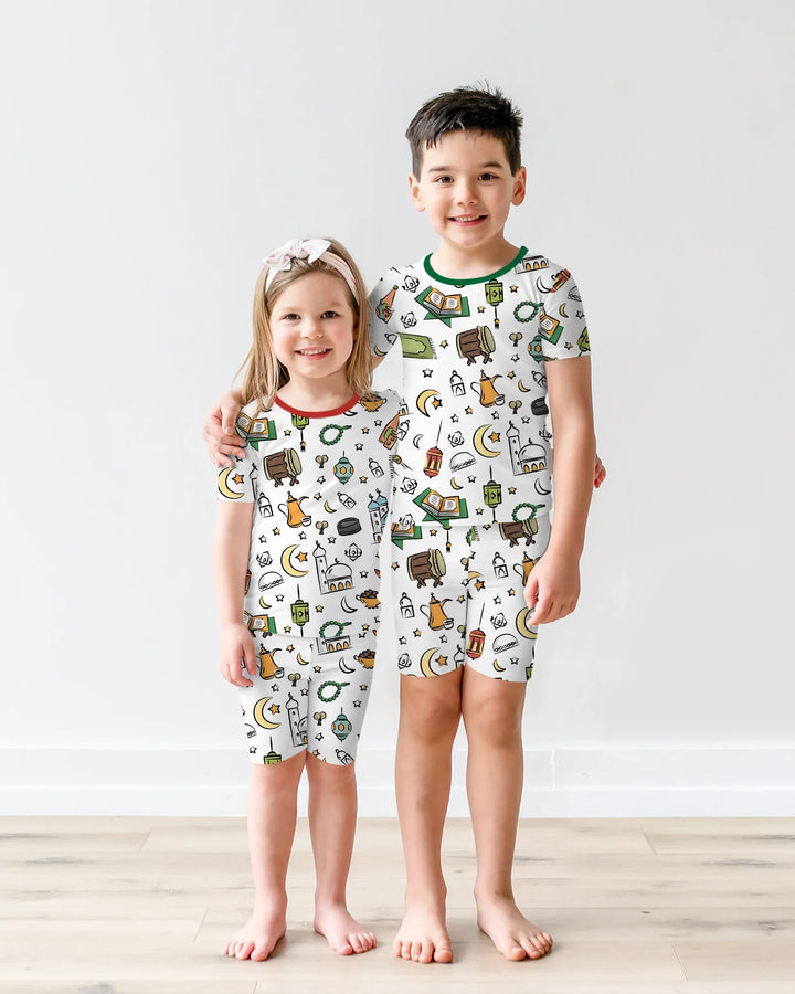 Template Zweiteiliges Pyjama-Set mit kurzen Ärmeln und Shorts