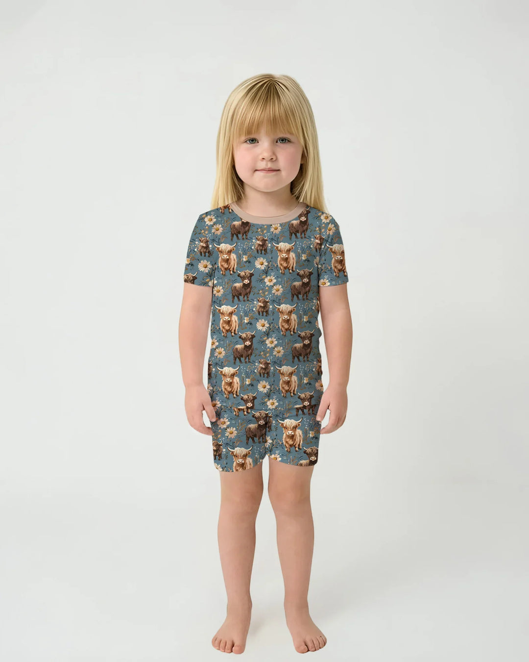Majestuoso conjunto de pijama de dos piezas de bambú con manga corta y shorts a juego para la familia de vacas Highland