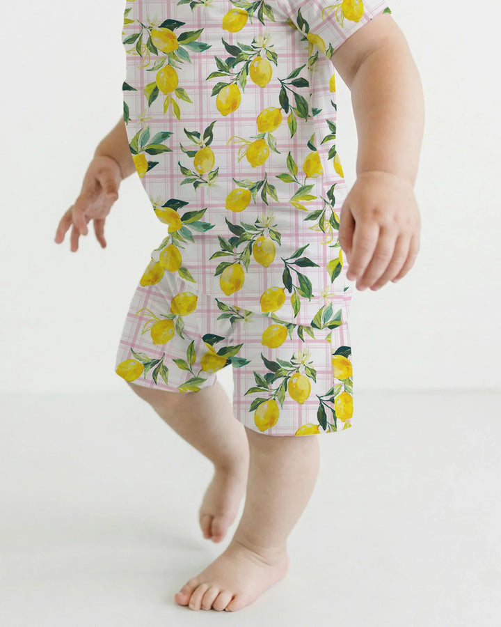 Conjunto de pijama de dos piezas de bambú, manga corta y pantalones cortos, con estampado a juego de limones mediterráneos para la familia