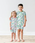 Template Zweiteiliges Pyjama-Set mit kurzen Ärmeln und Shorts