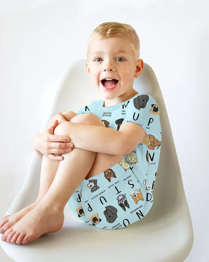 Template Zweiteiliges Pyjama-Set mit kurzen Ärmeln und Shorts