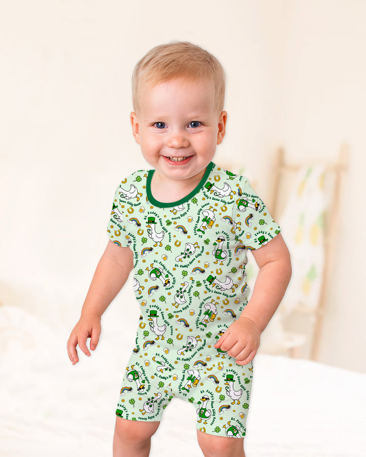 Template Zweiteiliges Pyjama-Set mit kurzen Ärmeln und Shorts