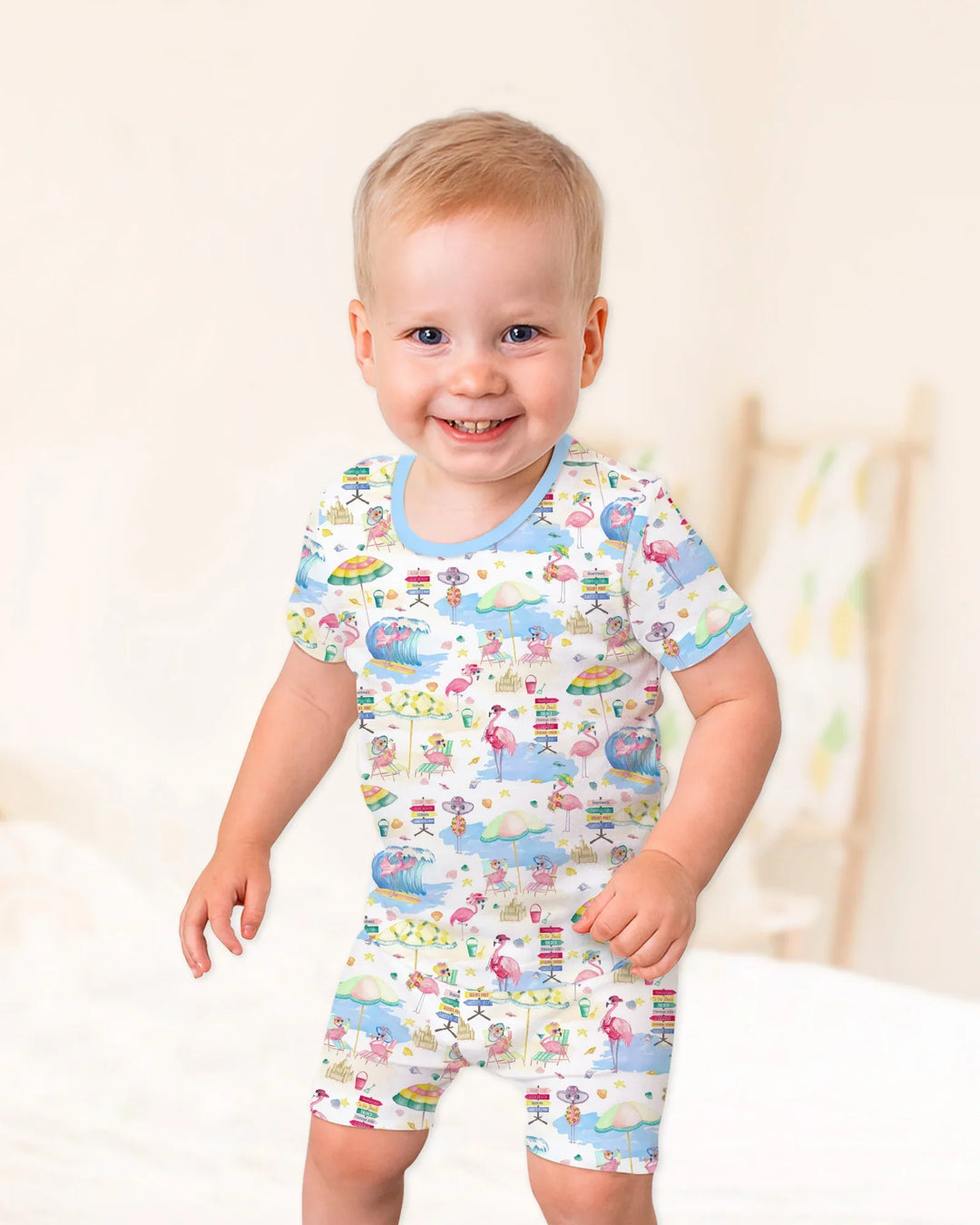 Template Zweiteiliges Pyjama-Set mit kurzen Ärmeln und Shorts