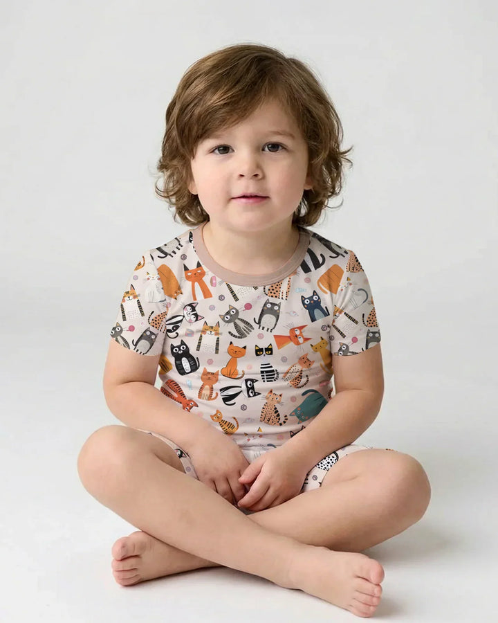 Conjunto de pijama de dos piezas de bambú a juego con la familia de gatos Goofy Mischief de manga corta y pantalón corto