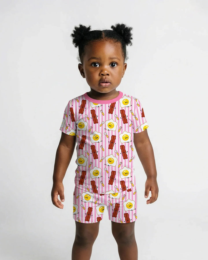 Template Zweiteiliges Pyjama-Set mit kurzen Ärmeln und Shorts