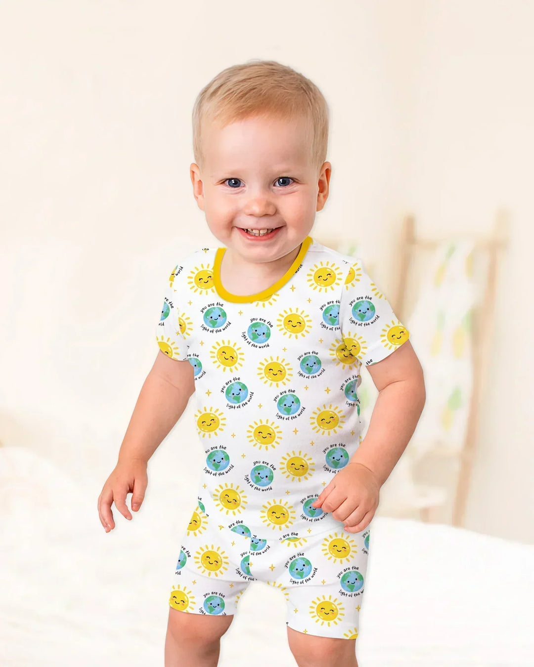 Mateo 5:14 Pijama de dos piezas de manga corta con pantalón corto y estampado "Luz del Mundo"