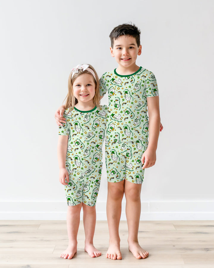 Template Zweiteiliges Pyjama-Set mit kurzen Ärmeln und Shorts