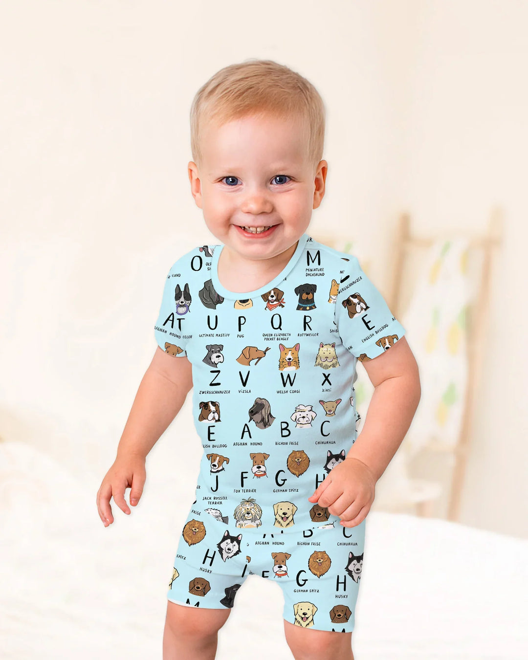 Template Zweiteiliges Pyjama-Set mit kurzen Ärmeln und Shorts
