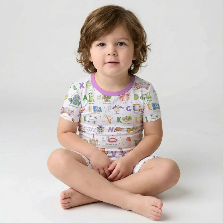 Template Zweiteiliges Pyjama-Set mit kurzen Ärmeln und Shorts