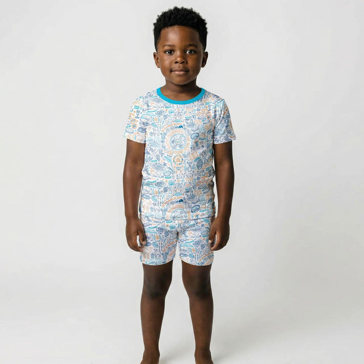 Template Zweiteiliges Pyjama-Set mit kurzen Ärmeln und Shorts