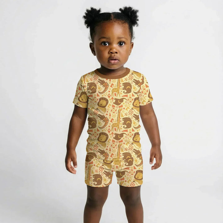Conjunto de pijama de dos piezas de manga corta y pantalones cortos con diseño de animales africanos y bambú