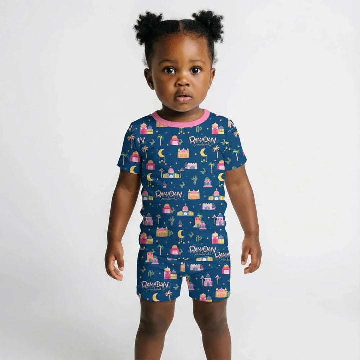 Template Zweiteiliges Pyjama-Set mit kurzen Ärmeln und Shorts