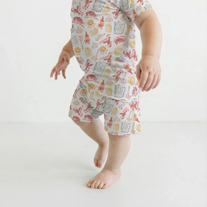 Template Zweiteiliges Pyjama-Set mit kurzen Ärmeln und Shorts