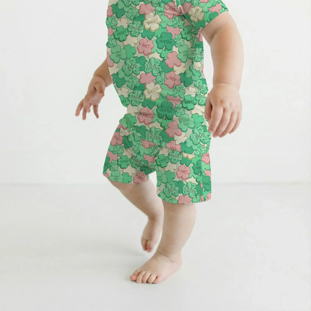 Template Zweiteiliges Pyjama-Set mit kurzen Ärmeln und Shorts