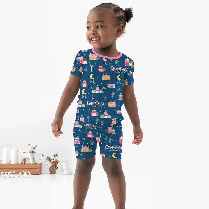 Template Zweiteiliges Pyjama-Set mit kurzen Ärmeln und Shorts