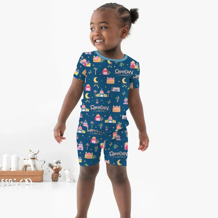 Template Zweiteiliges Pyjama-Set mit kurzen Ärmeln und Shorts