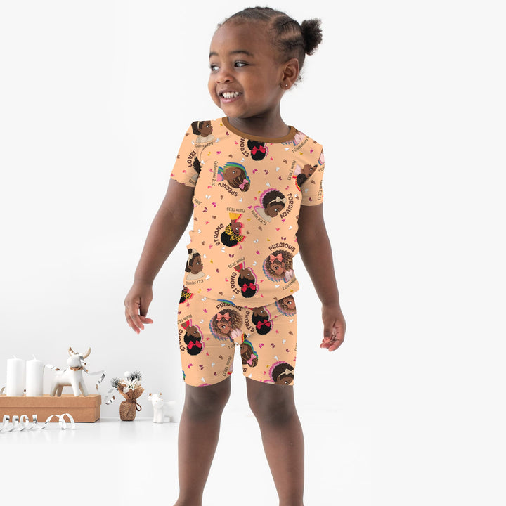 Template Zweiteiliges Pyjama-Set mit kurzen Ärmeln und Shorts