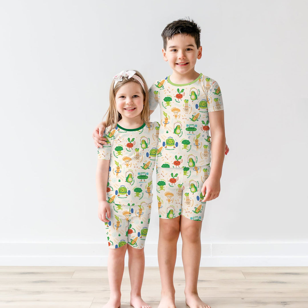 Template Zweiteiliges Pyjama-Set mit kurzen Ärmeln und Shorts