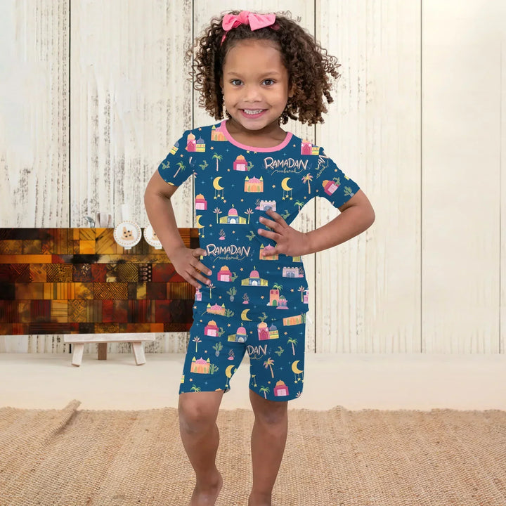 Template Zweiteiliges Pyjama-Set mit kurzen Ärmeln und Shorts