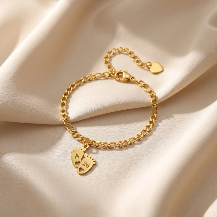 Tiny Steps: Personalisiertes Babyfuß-Fußkettchen