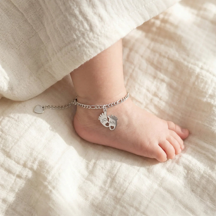 Tiny Steps: Personalisiertes Babyfuß-Fußkettchen