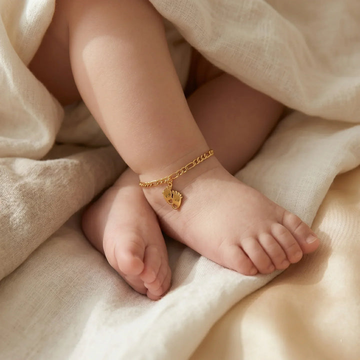 Tiny Steps: Personalisiertes Babyfuß-Fußkettchen