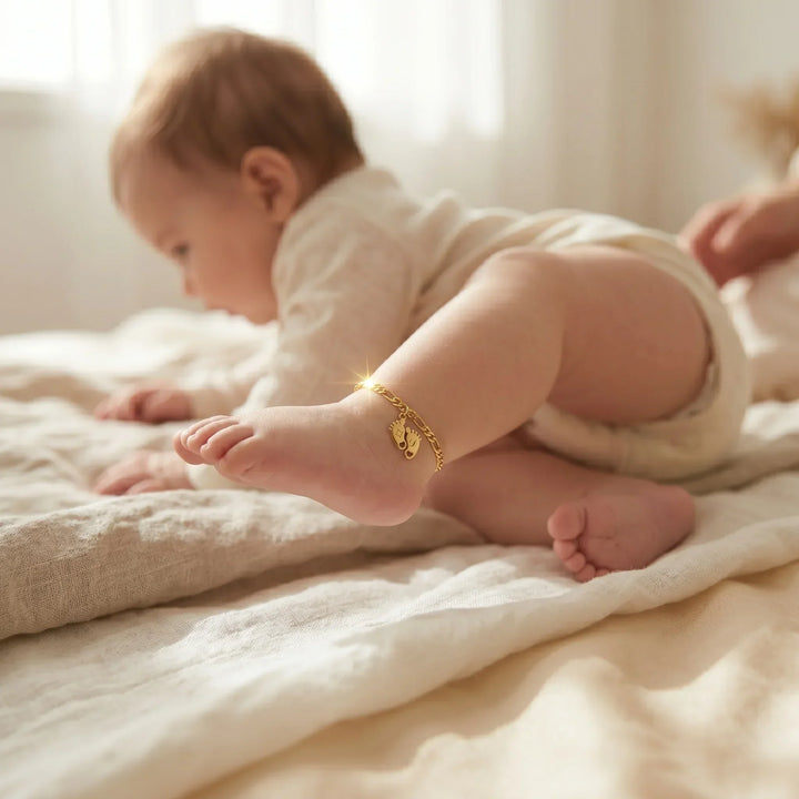 Tiny Steps: Personalisiertes Babyfuß-Fußkettchen