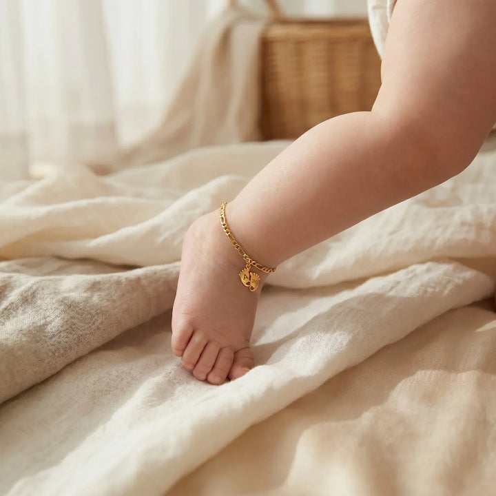 Tiny Steps: Personalisiertes Babyfuß-Fußkettchen
