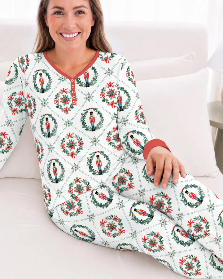 Classic Nutcracker Christmas Wreath Seamless Pattern Bamboo Women Pajama Set