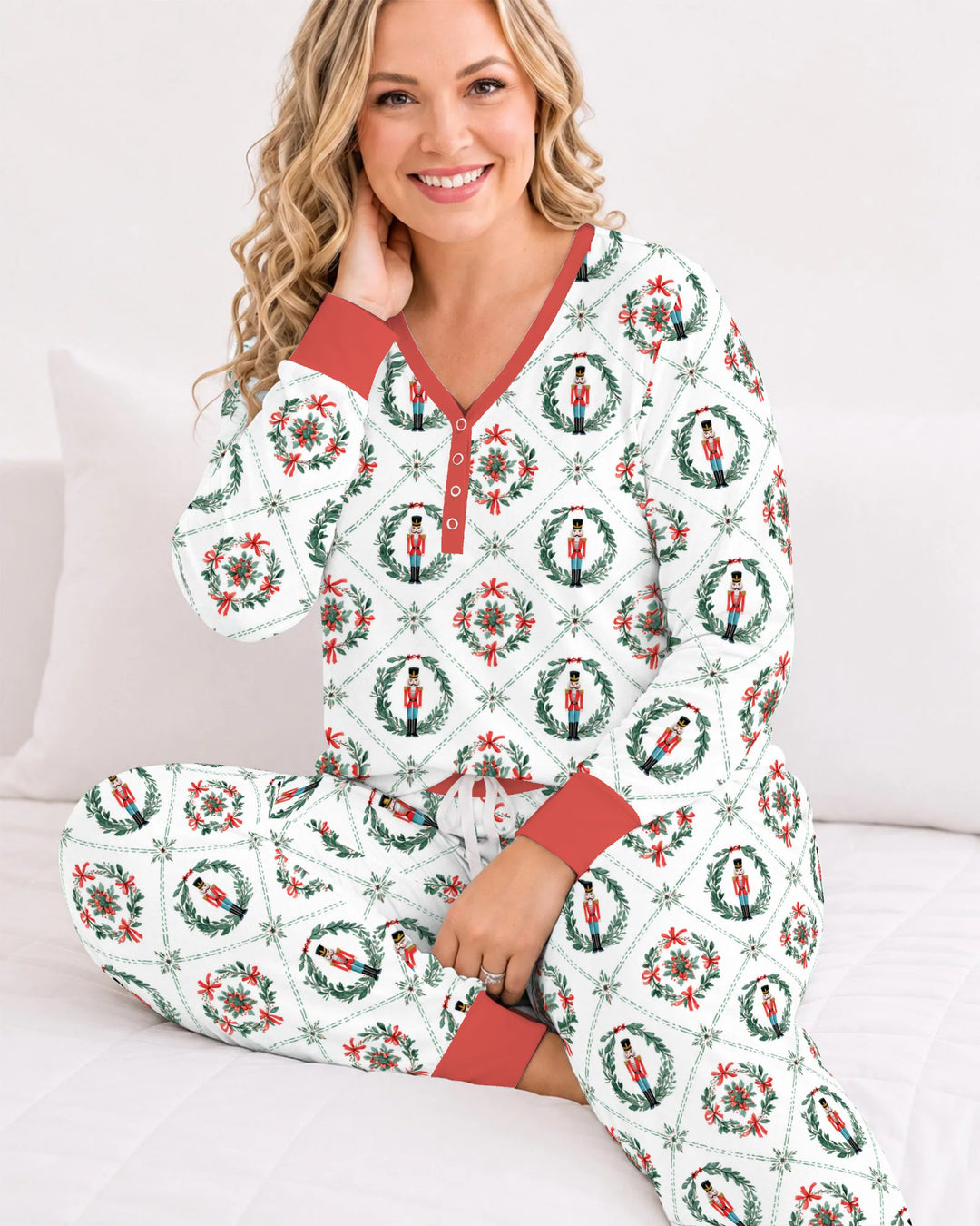 Classic Nutcracker Christmas Wreath Seamless Pattern Bamboo Women Pajama Set