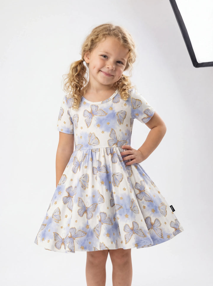 Vestido de bambú suave con estampado de mariposas celestes